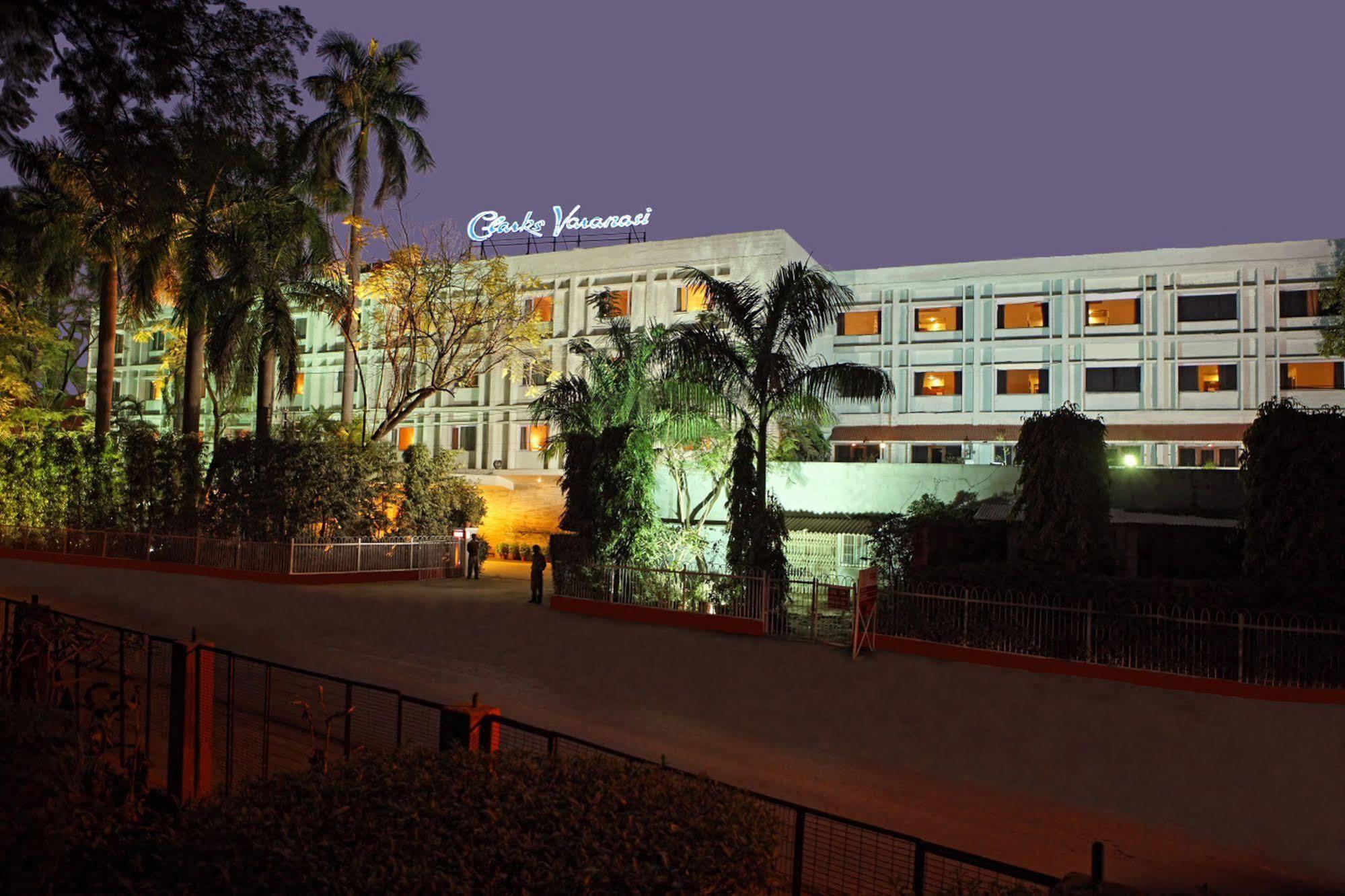 Hotel Clarks Varanasi Limited Exterior photo